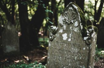 8 маршрутов по самым старым могилкам и их тайным историям